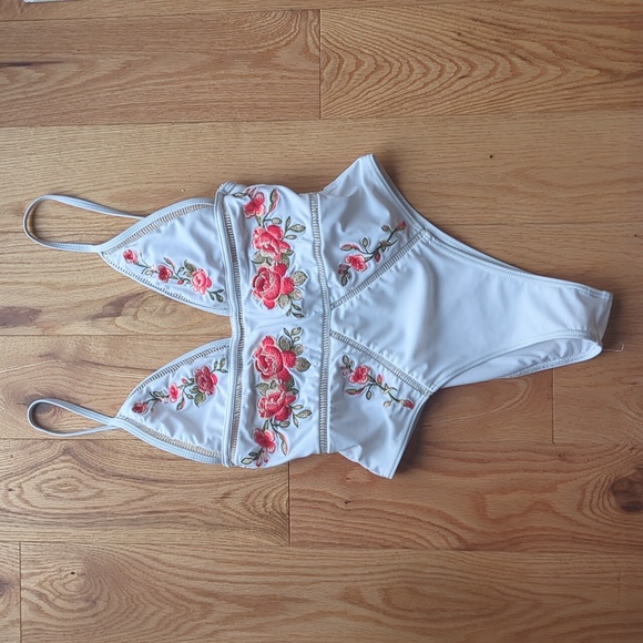 TOBI.  'Belong to You.' High-Cut One-piece  Floral Swimsuit. Size XS. - Picture 2 of 8